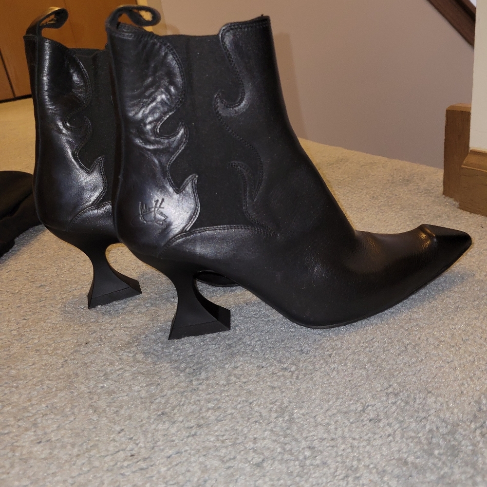 JOHN FLUEVOG boots